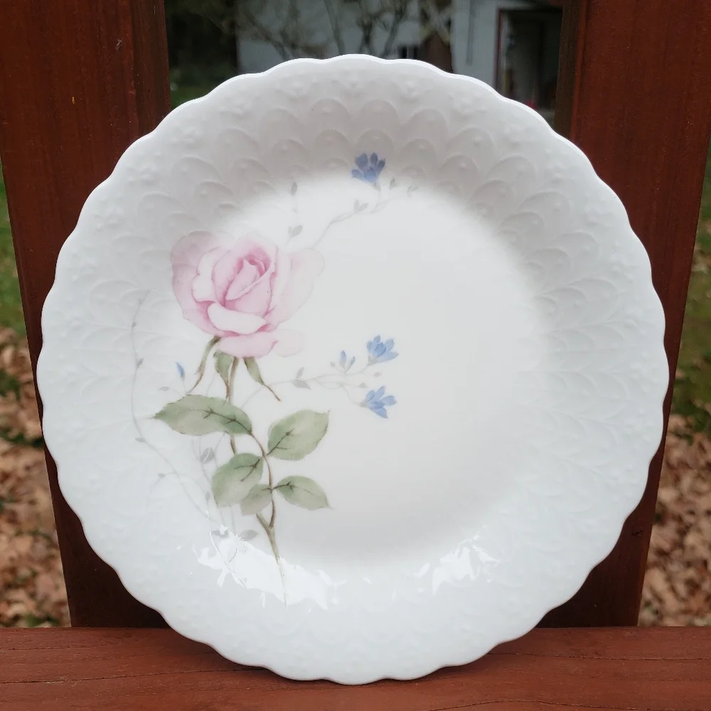 (6) Mikasa 'April Rose' A7053 Bread Plate (Bone China) - 6.75
